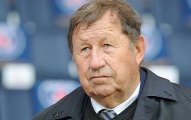 Roux: "En Francia somos racistas, por eso no llaman a Benzema"