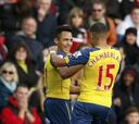 Un doblete de Alexis Sánchez da la victoria al Arsenal