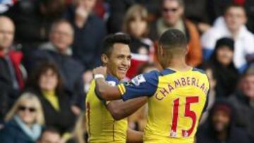 Un doblete de Alexis Sánchez da la victoria al Arsenal