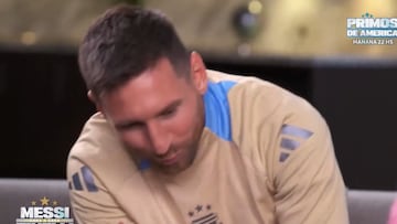 Nunca se vio a Messi tan emocionado: un periodista le muestra su tatuaje y el argentino reacciona así