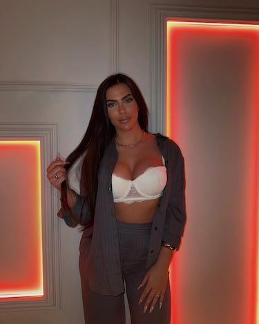 Ser doblemente infiel teniendo pareja en ‘La isla de las tentaciones’ tiene mérito, pero conquistar a dos que tienen pareja es todavía más reseñable. Conquistadora nata, jugó con Álvaro como quiso, poniendo ella las normas y llevando la iniciativa de principio a fin. Eros todavía no ha superado el plantón.