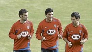 <b>HAN COSTADO 34 MILLONES. </b>A Maxi se han unido esta temporada tres jugadores de sobrada calidad como Simao, Reyes y Luis García. El luso costó 17 millones más la futuro cesión de dos futbolistas. Por el utrerano pagó el Atlético cerca de 13 millones y Luis García llegó a cambio de 4 desde el Liverpool. Ha sido el verano en que más se ha invertido en las bandas el que de verdad ha solucionado el tema.