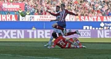 Este fin de semana Fernando Torres volvió a repetir. Contra el Granada, anotó el segundo gol que bien nos recordó a todos ese verano de 2008.