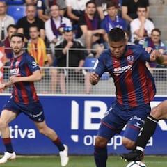 Uche asalta El Alcoraz y acerca la permanencia a Tarragona