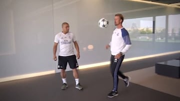 Guti and Roberto Carlos star in goal of 1000 touches video with Madrid u19s