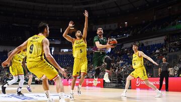Jaime Fernández, rodeado de contrarios.