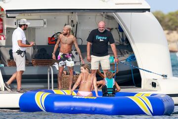 Neymar de vacaciones en Ibiza