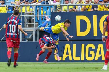 Aprobados y suspensos del Cádiz: Tabatadze coloca al Cádiz en ascenso directo