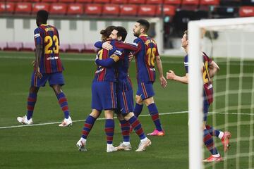 Los jugadores del Barcelona celebrando el gol 1-0