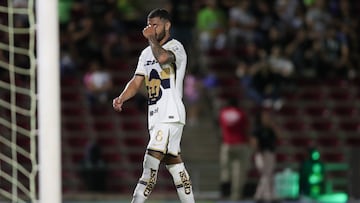 Jose Caicedo of Pumas receives red card during the 10th round match between FC Juarez and Pumas UNAM as part of the Liga BBVA MX, Torneo Apertura 2025 at Olimpico Benito Juarez Stadium, on September 23, 2025 in Ciudad Juarez, Chihuahua, Mexico.