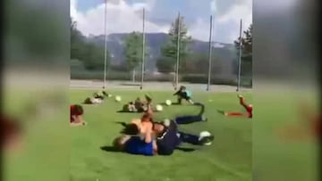 ¿Niños entrenan 'clavados' como Neymar? En esta escuela lo hacen