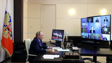 Russian President Vladimir Putin attends a meeting with members of government via a video link at a residence outside Moscow, Russia, November 16, 2022. Sputnik/Mikhail Metzel/Pool via REUTERS ATTENTION EDITORS - THIS IMAGE WAS PROVIDED BY A THIRD PARTY.