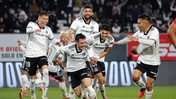 Futbol, Colo Colo vs Union Espanola.
Fecha 16, Campeonato Nacional 2024.
El jugador de Colo Colo Cristian Zavala, centro, celebra su gol contra Union Espanola durante el partido de primera division disputado en el estadio Monumental en Santiago, Chile.
21/07/2024
Felipe Zanca/Photosport
Football, Colo Colo vs Union Espanola.
16th turn, 2024 National Championship.
Colo Colo's player Cristian Zavala, center, celebrates his goal against Union Espanola during the first division match held at the Monumental stadium in Santiago, Chile.
21/07/2024
Felipe Zanca/Photosport