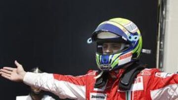 <b>PROFETA EN SU TIERRA.</b> El brasileño Felipe Massa arrancará mañana desde el primer puesto de la formación de salida del GP de Brasil, última prueba del Mundial de Fórmula Uno, mientras que el líder del campeonato, el británico Lewis Hamilton (McLaren-Mercedes), lo hará desde el cuarto lugar.