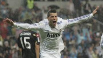 <b>DOBLETE. </b>Cristiano celebra con efusividad el segundo de sus dos goles que le marcó el pasado domingo al Deportivo.
