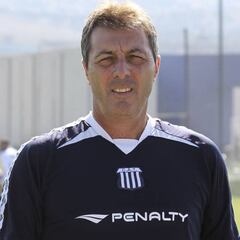 Kudelka reconoce la opción de la U: "Sé que hay gestiones"