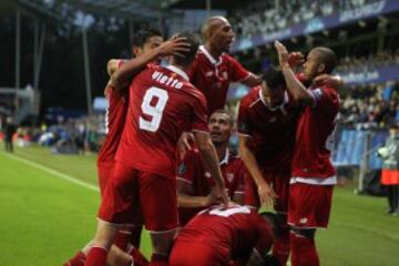 Los jugadores del Sevilla celebrando el gol 1-1 