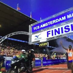 Cherono revienta el crono en Ámsterdam: récord de la prueba