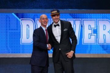 Juan Alberto Hernangómez junto al comisionado de la NBA Adam Silver.