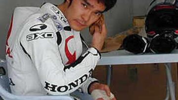 <B>OPERADO.</B> Tetsuya Harada ha sufrido una caida en el circuito de Estoril dentro de los entrenamientos IRTA que le ha provocado la rotura de su clavícula.