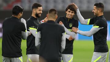 João Félix, rodeado por Vitolo, Felipe, Suárez y Carrasco, en el entrenamiento previo al Bayern-Atlético.
