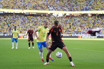 La Selección Colombia y la Selección de Brasil igualaron 1-1 en el cierre del Grupo D de la Copa América, gracias a las anotaciones de Rapinha y Daniel Muñoz.