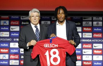 Gelson Martins , 22,5M€, 23 (Sporting). Otro fiasco inexplicable, adem¨¢s con pol¨¦mica. Rescindi¨® unilateral con el Sporting, lleg¨® libre. En Madrid apenas jug¨® y no demostr¨® su val¨ªa.