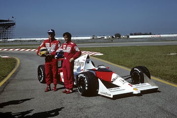 1989 fue el año del desencuentro definitivo entre Senna y Prost, compañeros en McLaren hasta ese año. En el GP de Japón, penúltimo de la temporada, se vivió uno de los capítulos más tensos y polémicos de la historia de la Fórmula 1. Prost acabaría consiguiendo su tercer título tras la descalificación de Senna (por una arbitraria decisión del entonces presidente de la FIA y también francés Jean-Marie Balestre) por saltarse una chicane en su vuelta a pista tras el choque con Prost. El McLaren-Honda no tuvo rival esa temporada terminando con 141 puntos por los 77 del Williams-Renault.