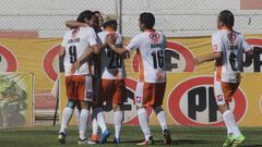 Cobresal vence en el final y sigue soñando con la salvación