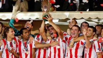 <b>SEGUNDO TÍTULO.</b> La plantilla rojiblanca al completo en el palco del Louis II de Mónaco, donde recibió la Supercopa de Europa.