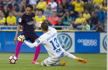 Neymar hizo hat trick y también anotó el 1-4.