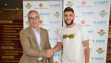 David López, ya en Sevilla, pasa reconocimiento con el Betis