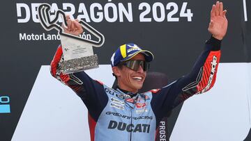 Marc Márquez celebra su victoria en el GP de Aragón.
