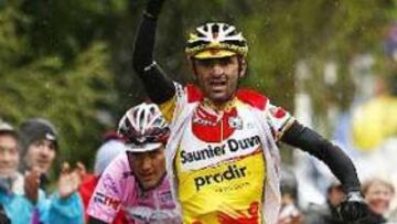 <b>VICTORIA BAJO LA LLUVIA.</b> El italiano Leonardo Piepoli, del Saunier Duval, se ha impuesto en la decimoséptima etapa del Giro de Italia disputada entre Termeno y Plan de Corones, de 113 kilómetros, por delante del líder Ivan Basso, quien reforzó con la segunda plaza la maglia rosa y del español José Enrique Gutiérrez, que fue tercero.