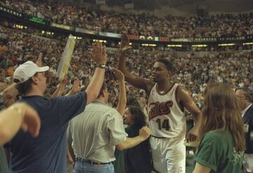 Fue número 4 del draft de 1984. ‘The Big Smooth’ (el gran hombre tranquilo) jugó 17 temporada en la NBA y promedió más de diez puntos por partido en las trece primeras.