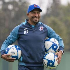 'Conejo' Pérez, Emmanuel Villa y otros exfutbolistas obtienen título de director técnico