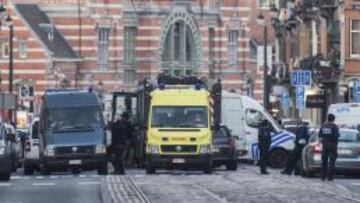 MÁXIMA ALERTA. Tras los atentados sufridos ayer, Bruselas se convirtió en una ciudad tomada por la policía. Las calles de la ciudad belga se llenaron de consternación.