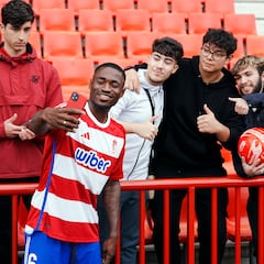 Martin Hongla, en el escaparate del mercado invernal