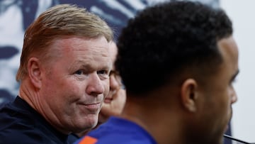 VALENCIA, 22/03/2025.- El entrenador de la selección de Fútbol de Países Bajos, Ronald Koeman, ofrece una rueda de prensa este sábado, en Valencia, previo al partido de Liga de Naciones de mañana domingo ante España en el estadio de Mestalla. EFE/ Kai Forsterling