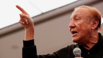 FILE PHOTO: Colombian centre-right presidential candidate Rodolfo Hernandez gestures as he speaks during a gathering with supporters in Miami, Florida, U.S. June 9, 2022. REUTERS/Marco Bello/File Photo