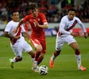 Shaqiri y Lichtsteiner dan la victoria a Suiza ante Perú