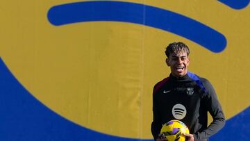 Lamine Yamal, sonriente durante el entrenamiento de este sábado.