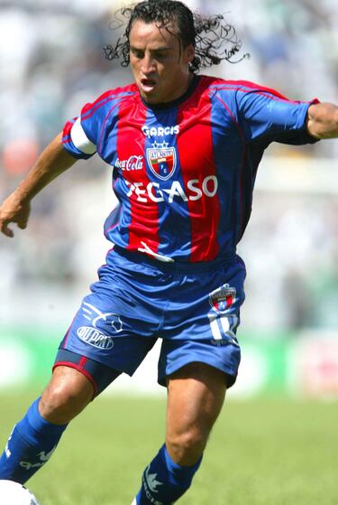 El chileno marcó una época en el Toluca y en el América pero también tuvo su paso en el Atlante. El sudamericano jugó dos años con los Potros (2001-2003)