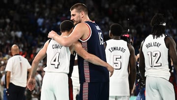 Jokic, con Curry al final del Estados Unidos-Serbia.
