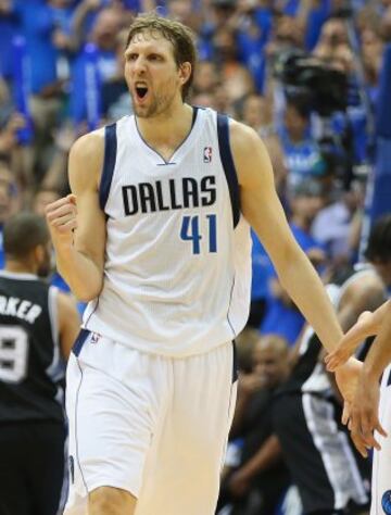 Dirk Nowiztki, celebrando.