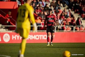 Carlos Martín sigue demostrando que está para jugar en Primera. Esta temporada está siendo una buena muestra de ello. El delantero anotó el definitivo 2-1 ante el Burgos, con un certero remate de cabeza. 14 goles suma ya el diamante del Atlético.