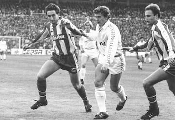 (1987/1988) Madrid legend Emilio Butragueño against Sporting Gijón.