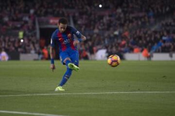 Neymar anotó el 5-1 de falta.