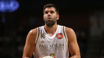 El exjugador del Real Madrid, Felipe Reyes, será homenajeado durante el Clásico de Liga Endesa que disputarán el conjunto blanco y el Barça este domingo.