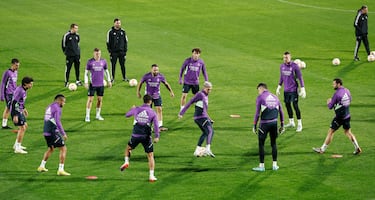 Fede Valverde recupera un balón en medio del rondo.